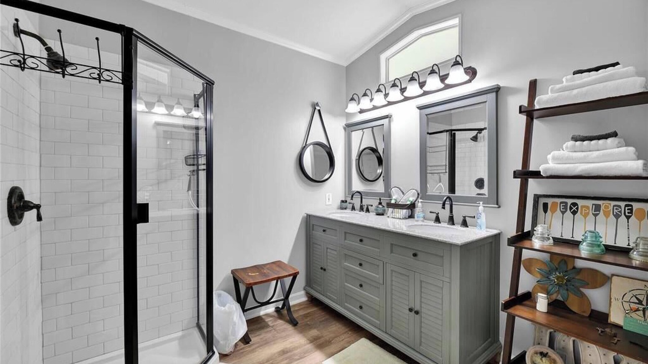 Photo of Bathroom in Pointblank
