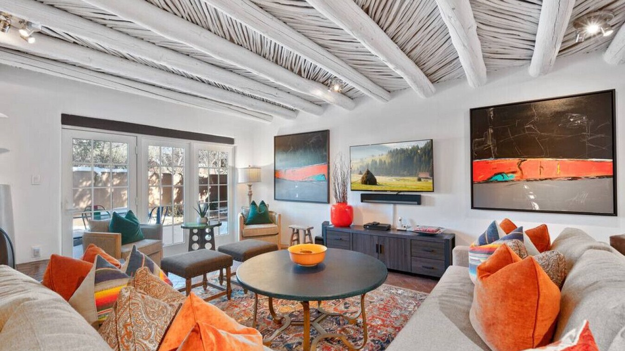 Photo of Livingroom in Historic Eastside
