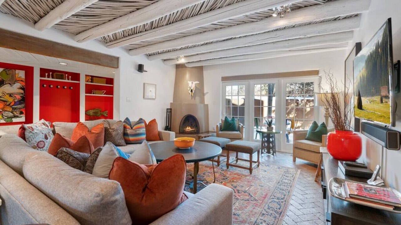 Photo of Livingroom in Historic Eastside