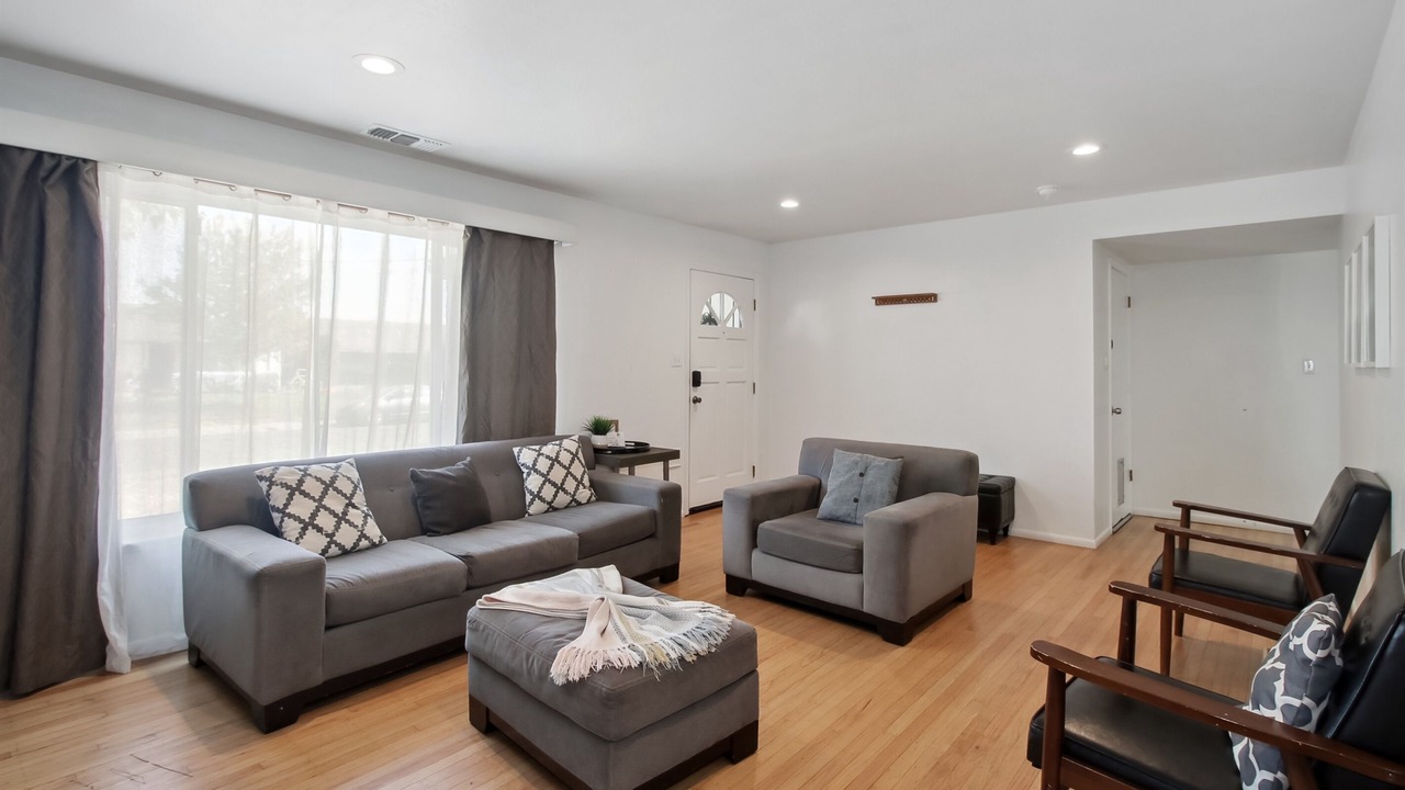 Photo of Livingroom in Southeastern Sacramento