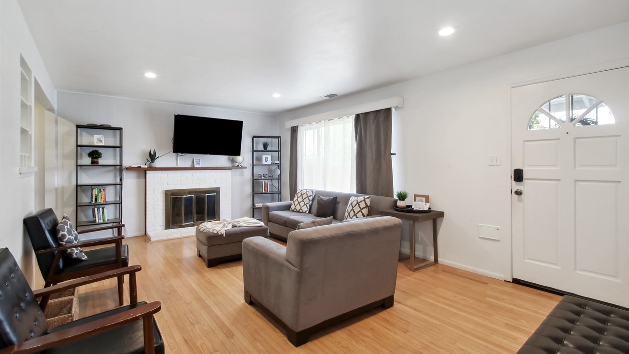 Photo of Livingroom in Southeastern Sacramento