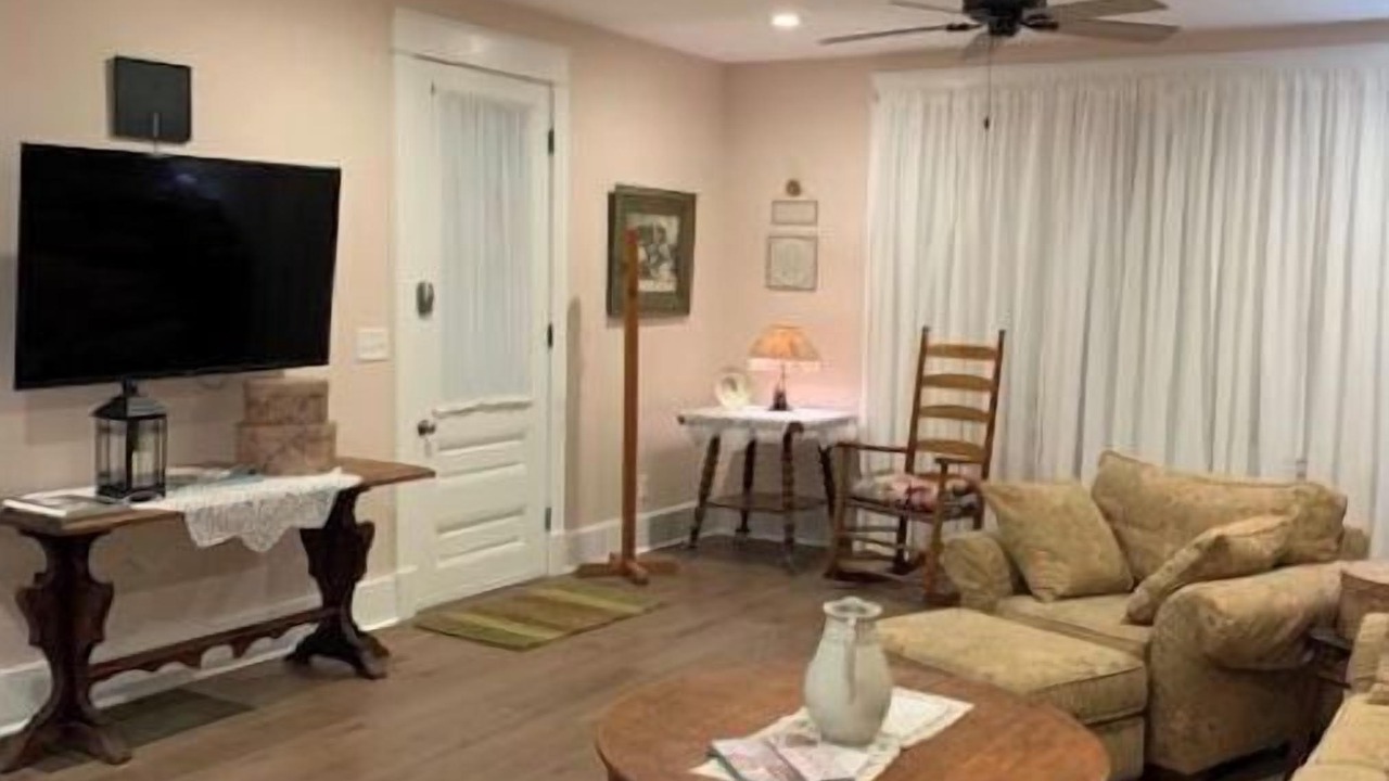 Photo of Livingroom in Pendleton