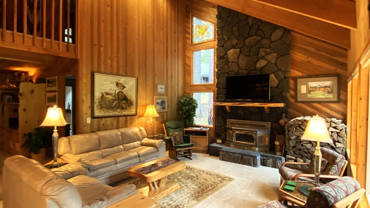 Photo of Livingroom in Black Butte Ranch