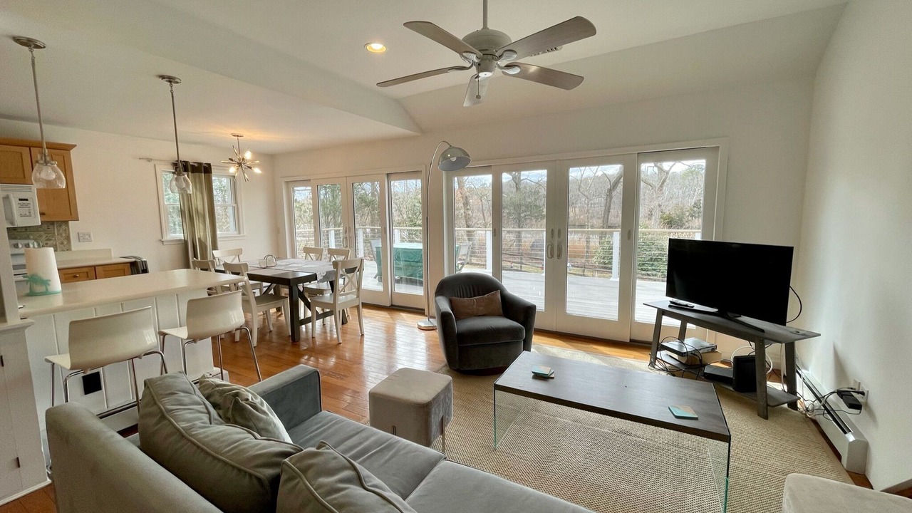 Photo of Livingroom in Westhampton
