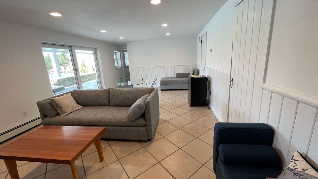 Photo of Livingroom in Westhampton