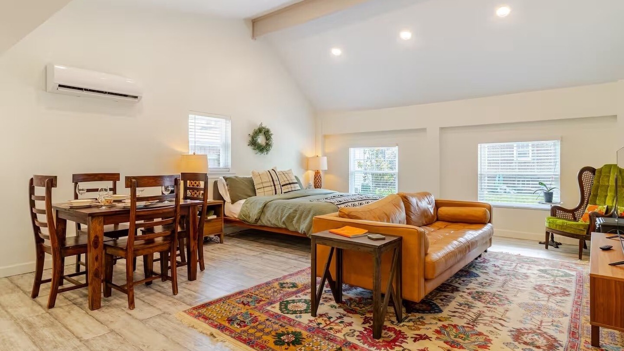 Photo of Livingroom in Old Towne