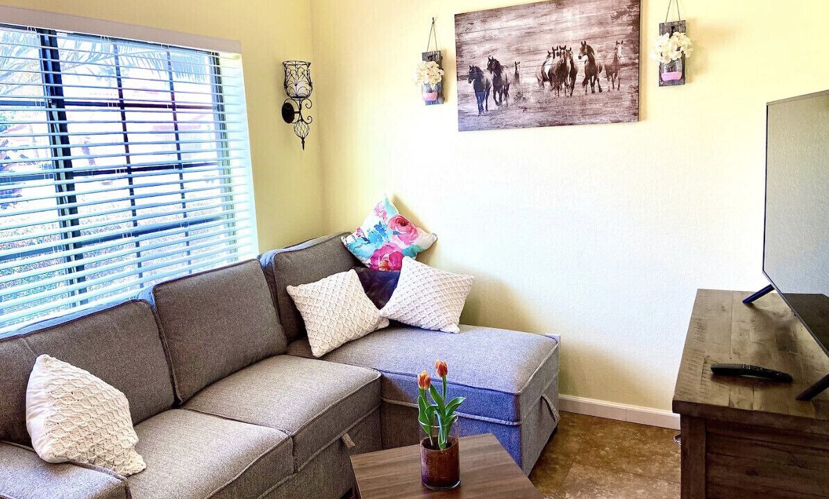 Photo of Livingroom in Val Vista Lakes