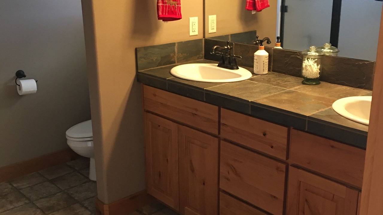 Photo of Bathroom in Powell Butte