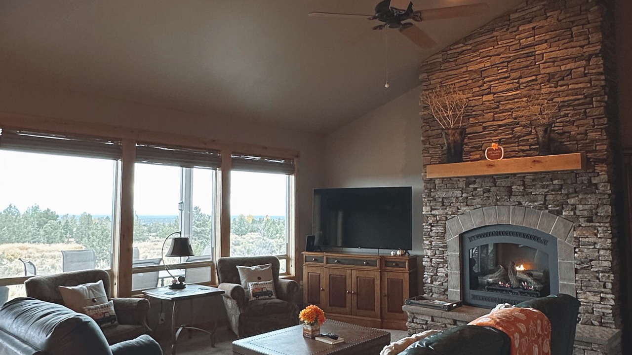 Photo of Livingroom in Powell Butte