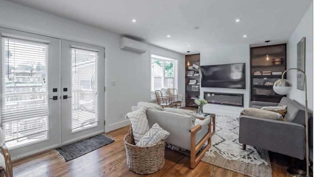 Photo of Livingroom in Lagoon City