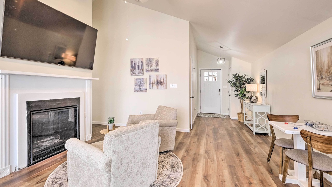 Photo of Livingroom in Colonial Beach