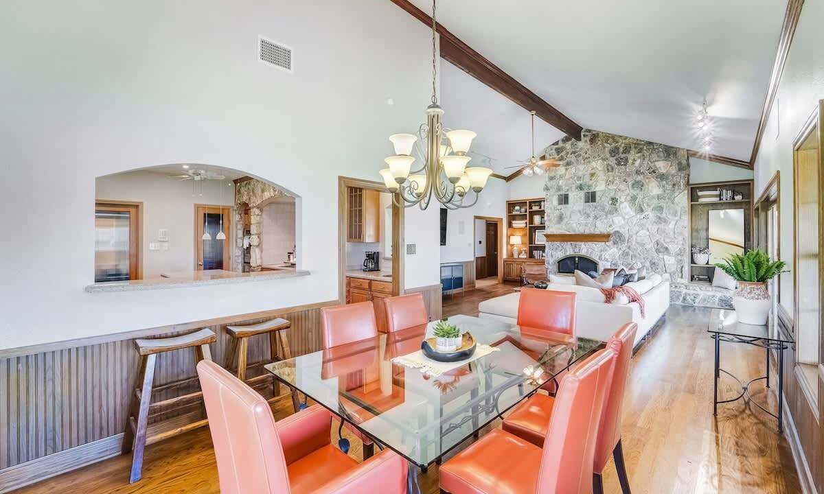 Photo of Livingroom in Bastrop