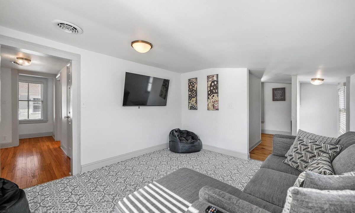 Photo of Livingroom in Saratoga Springs