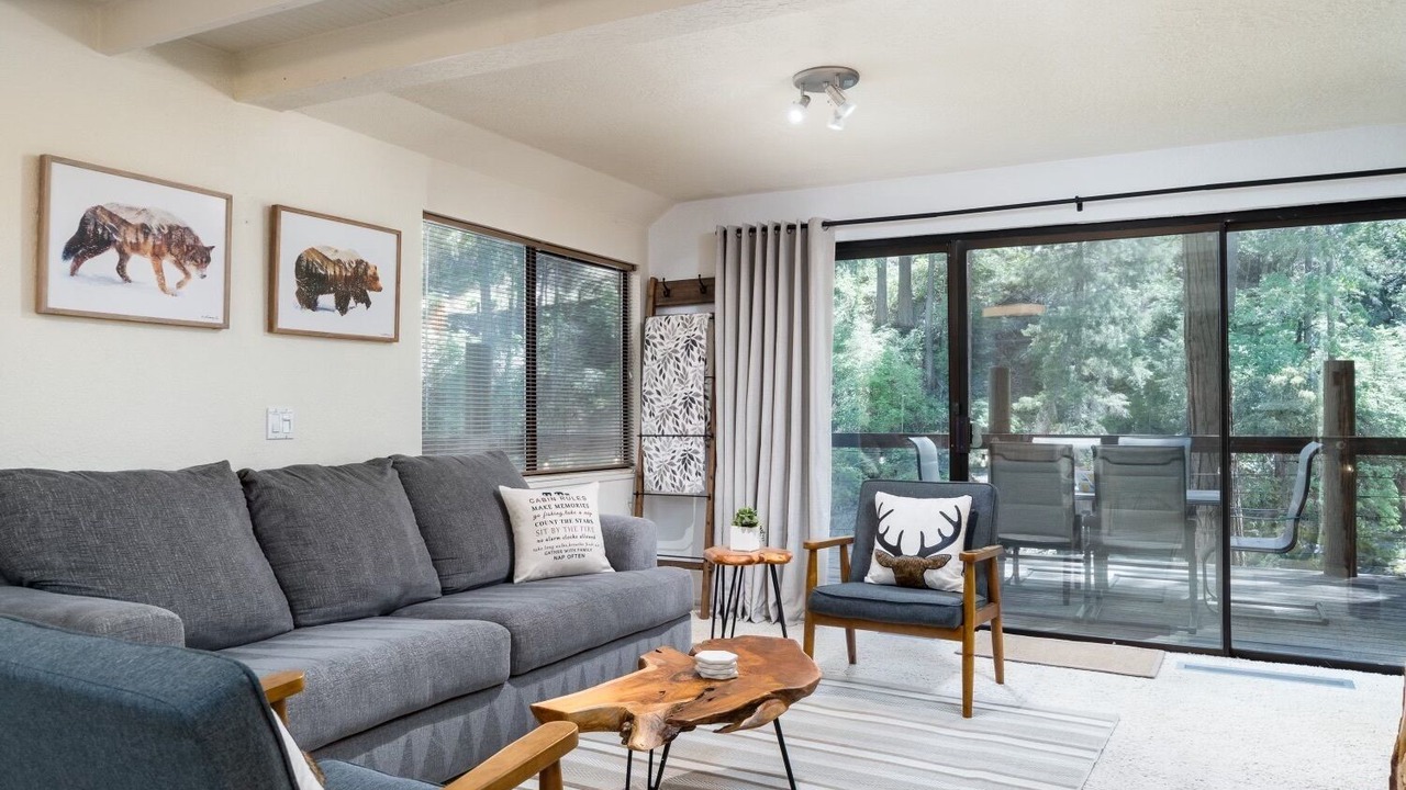 Photo of Livingroom in Pollock Pines