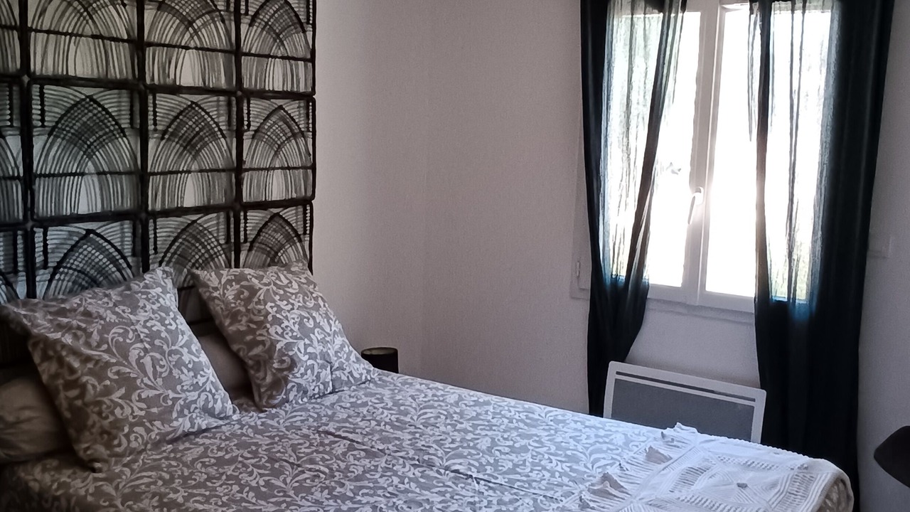 Photo of Bedroom in Labastide-de-Virac