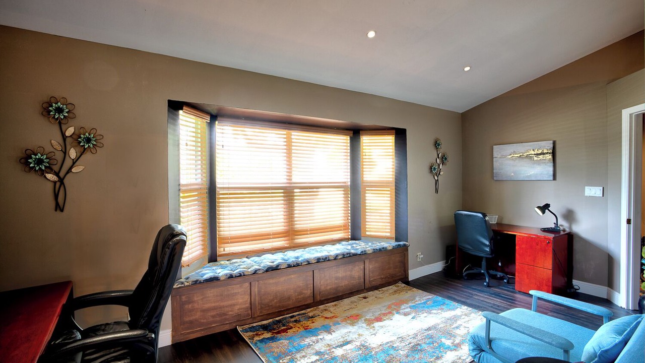 Photo of Bedroom in Greenview Shores