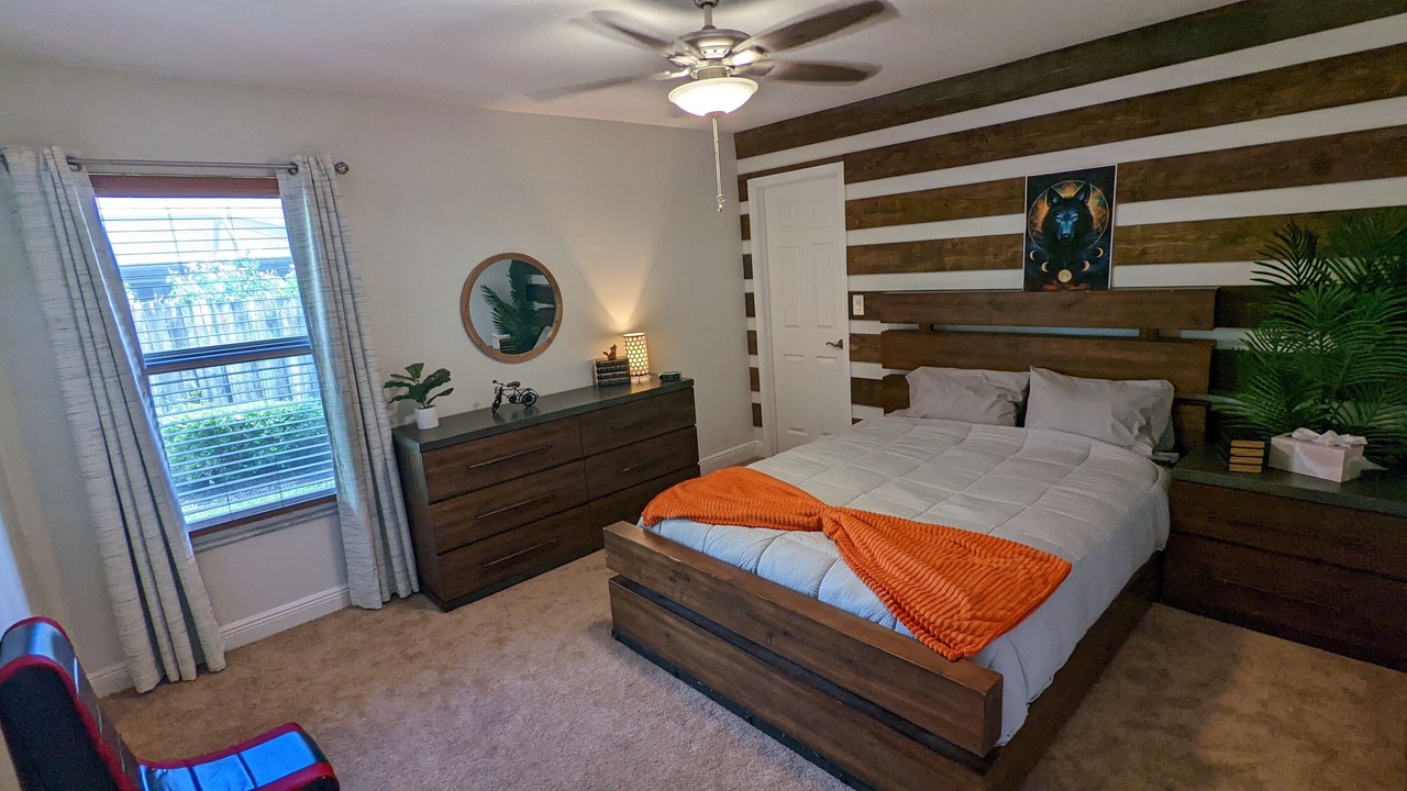 Photo of Bedroom in Greenview Shores