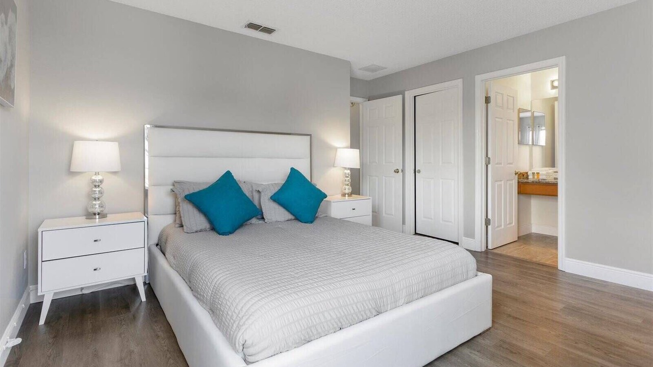 Photo of Bedroom in Seasons