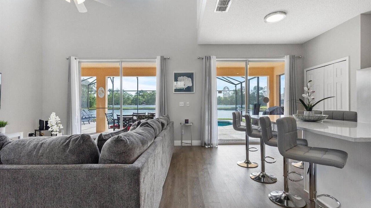 Photo of Livingroom in Seasons