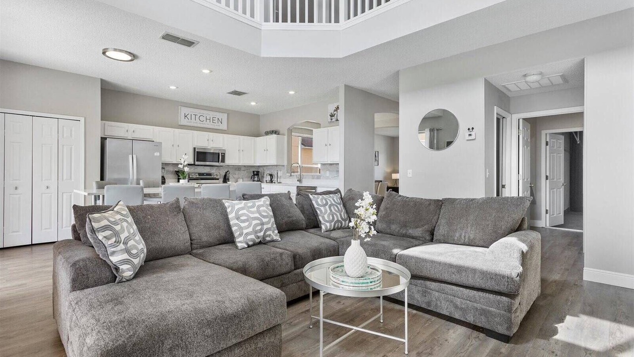 Photo of Livingroom in Seasons