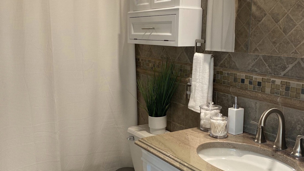 Photo of Bathroom in Beach Haven West
