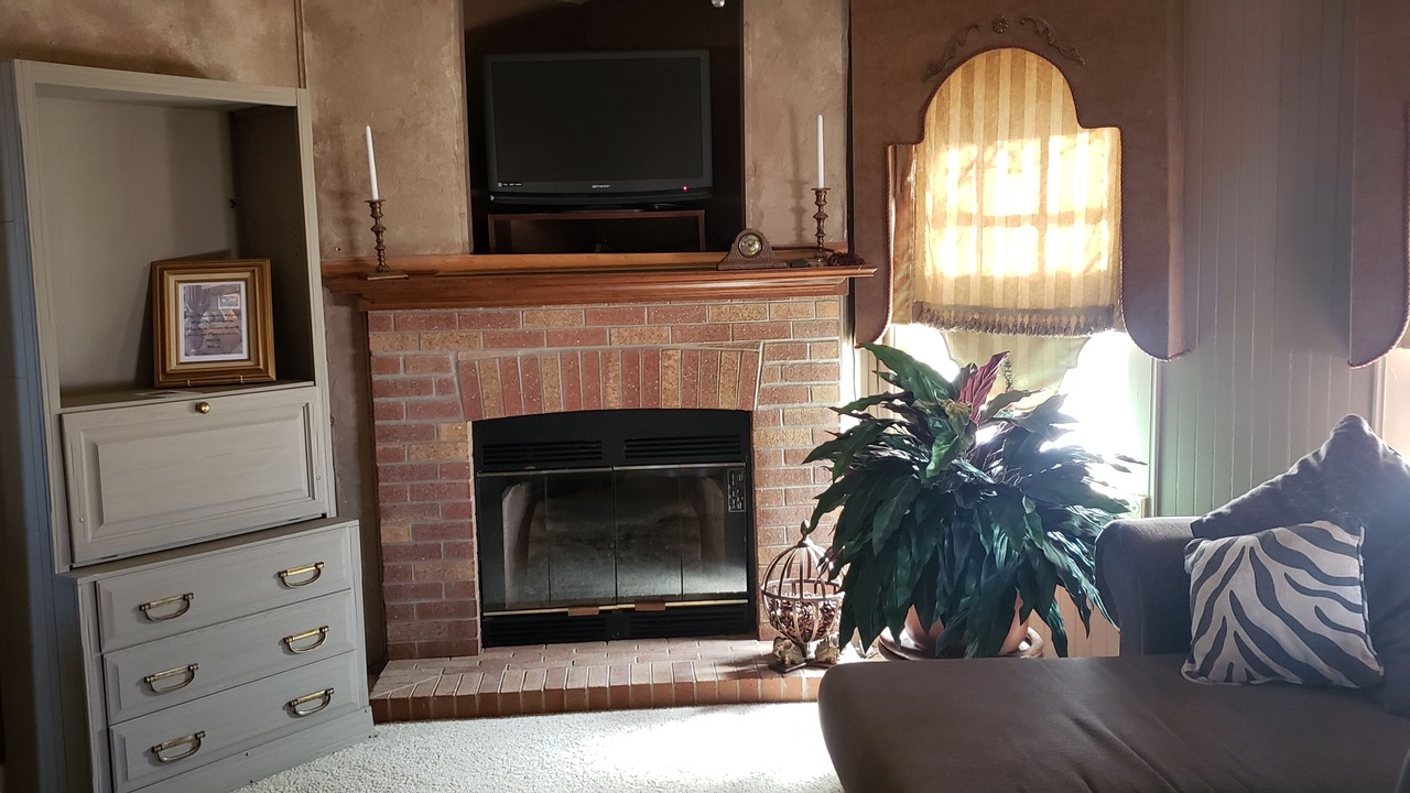 Photo of Livingroom in Post