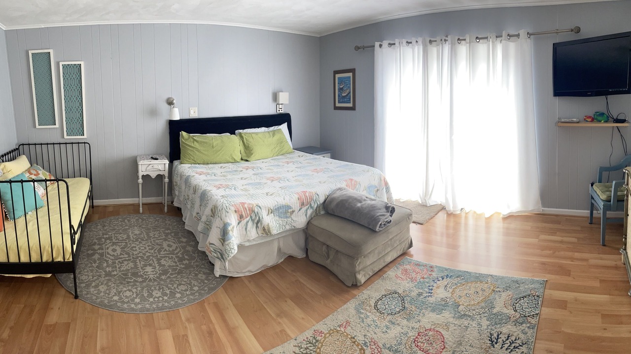 Photo of Bedroom in Chic's Beach