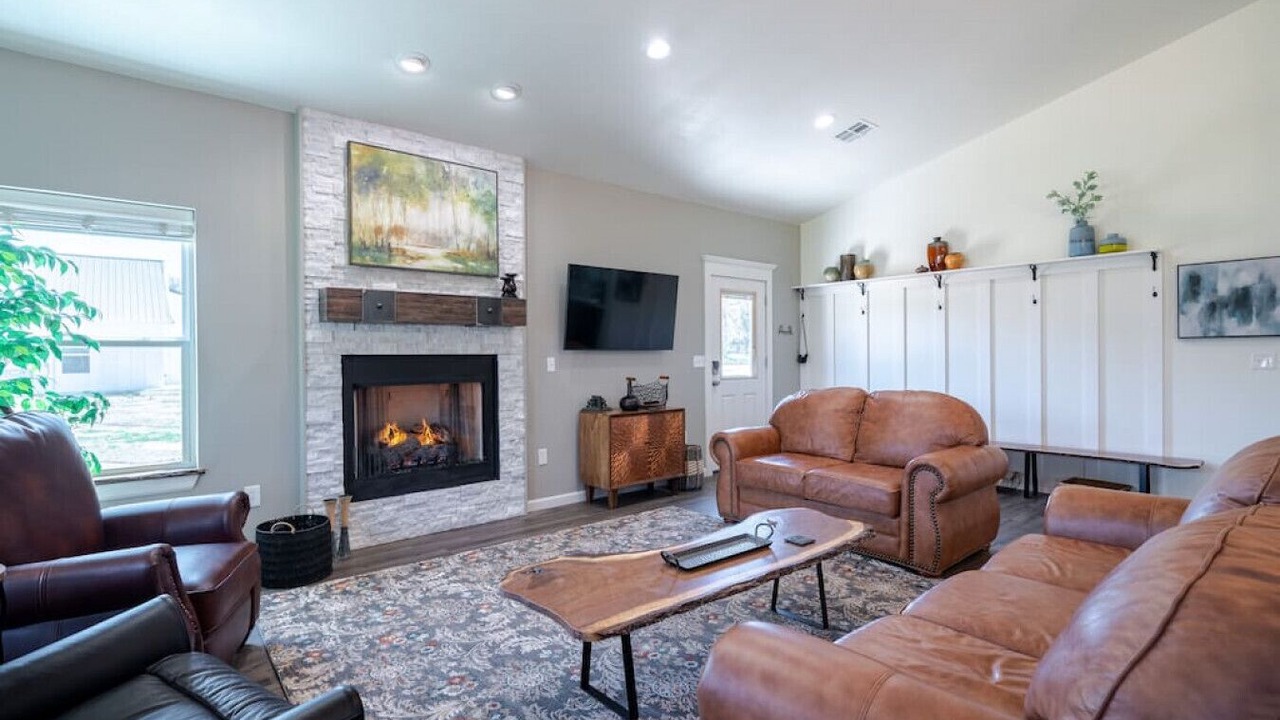 Photo of Livingroom in Garvin County