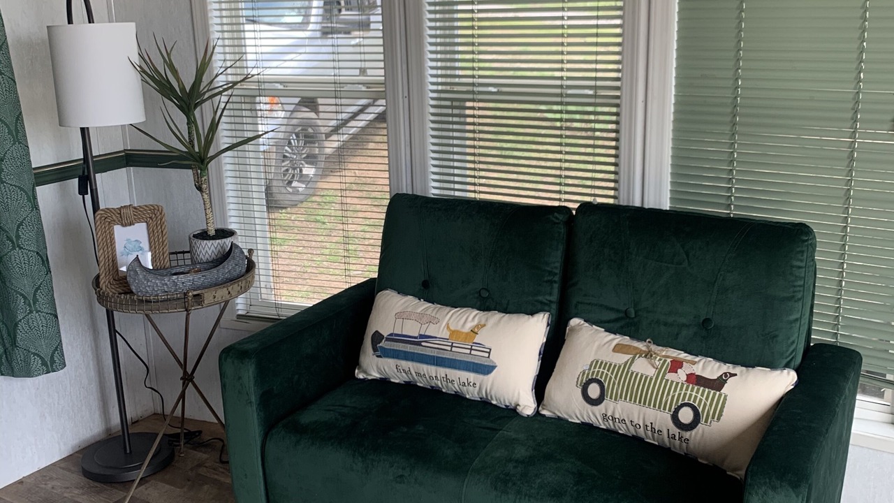 Photo of Livingroom in Pettit