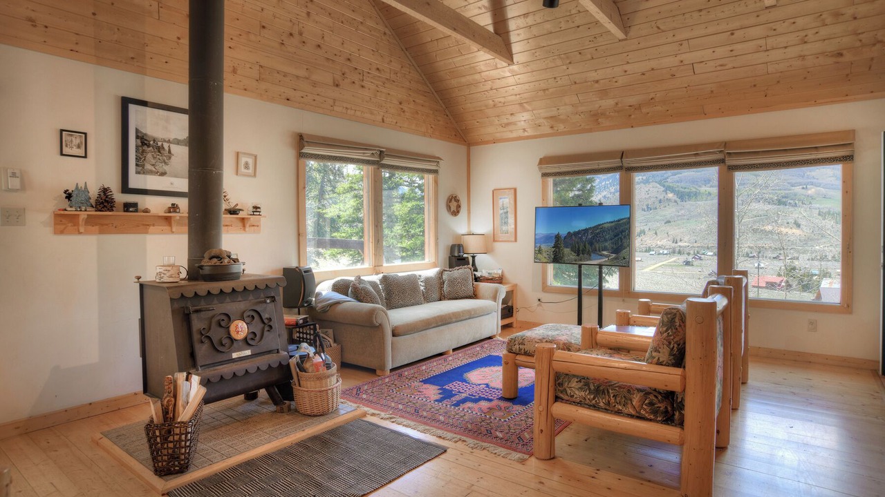Photo of Livingroom in Creede