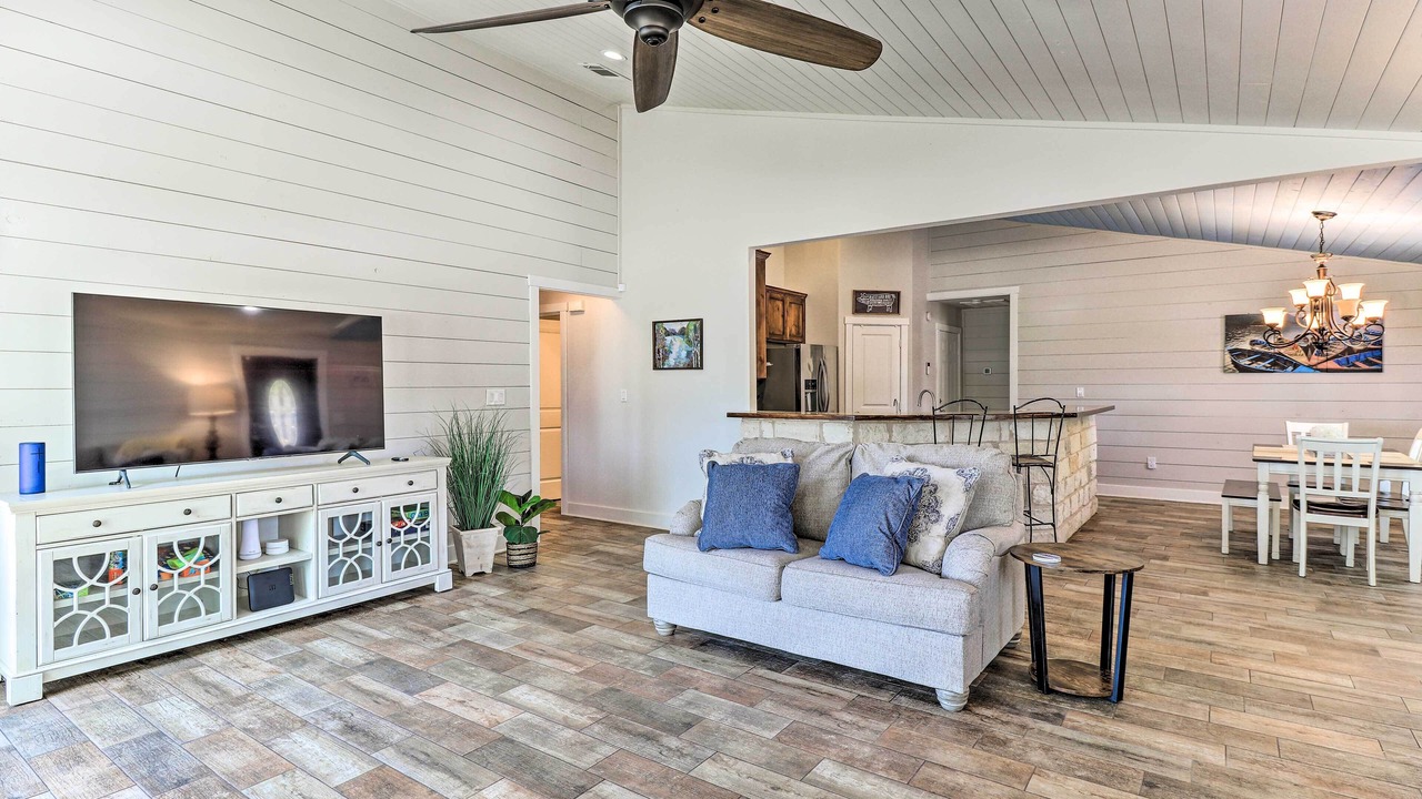 Photo of Livingroom in Silver Creek Village