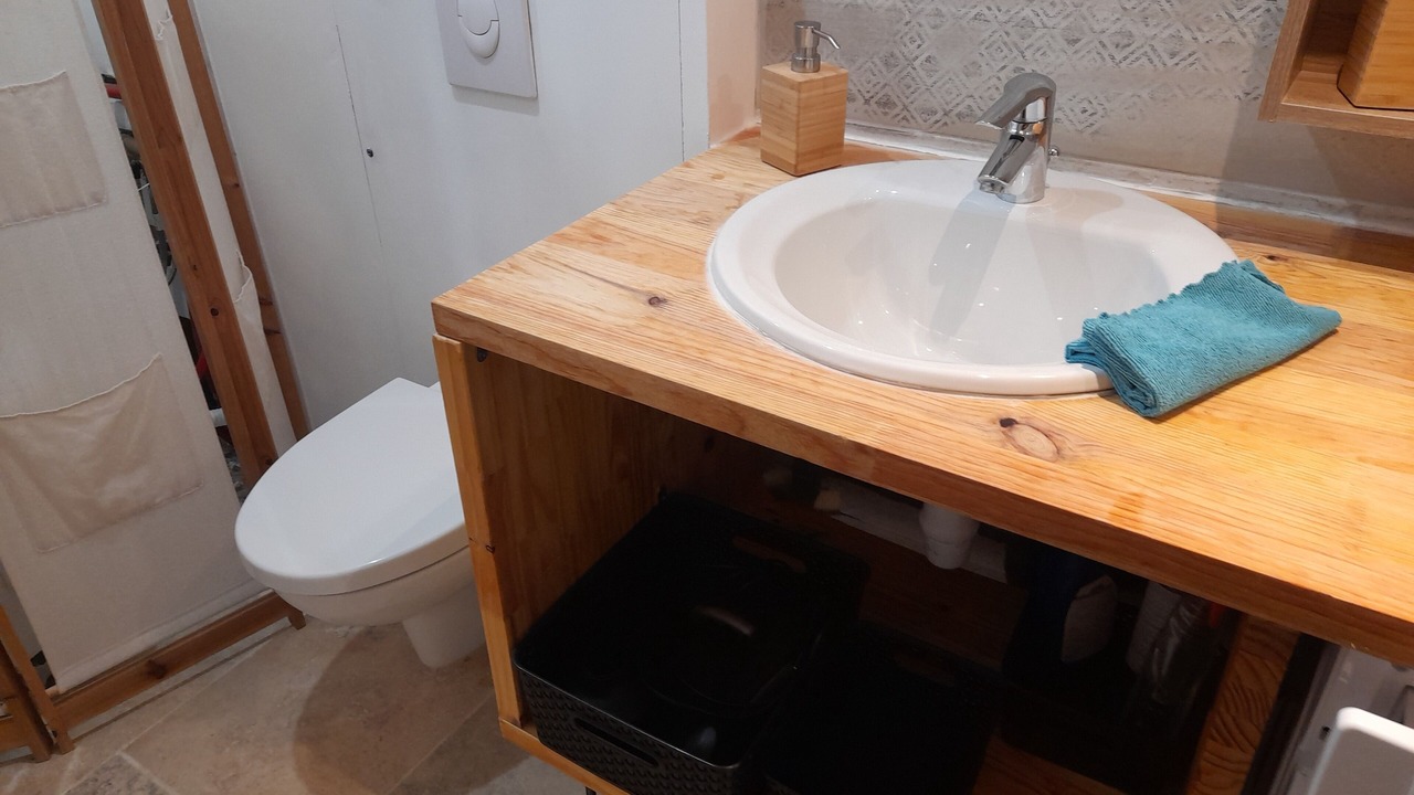 Photo of Bathroom in Montcuq