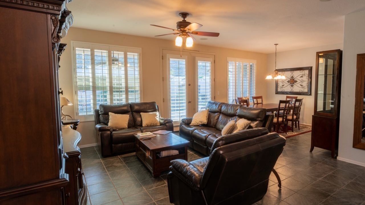 Photo of Livingroom in Pinnacle Hill