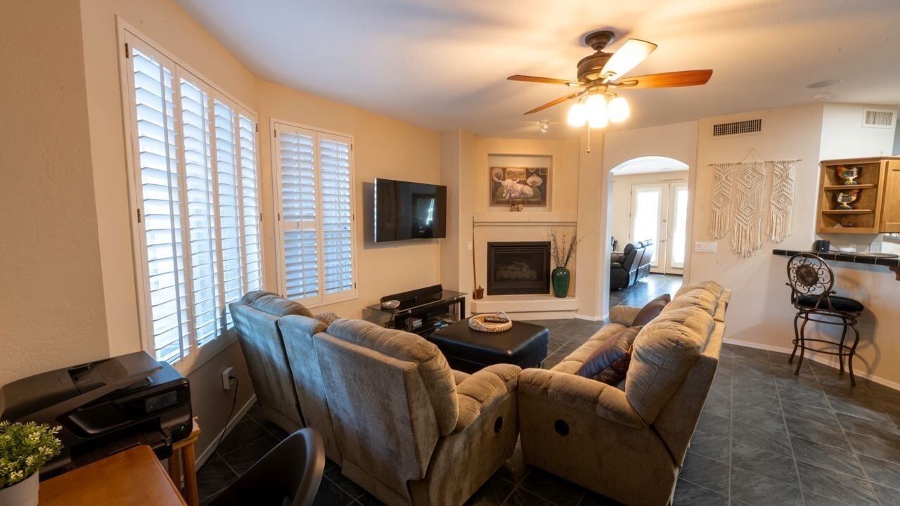 Photo of Livingroom in Pinnacle Hill