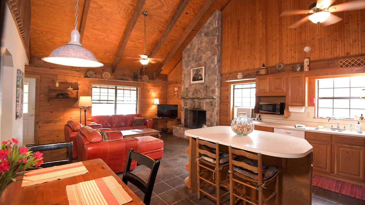 Photo of Livingroom in Vanderpool