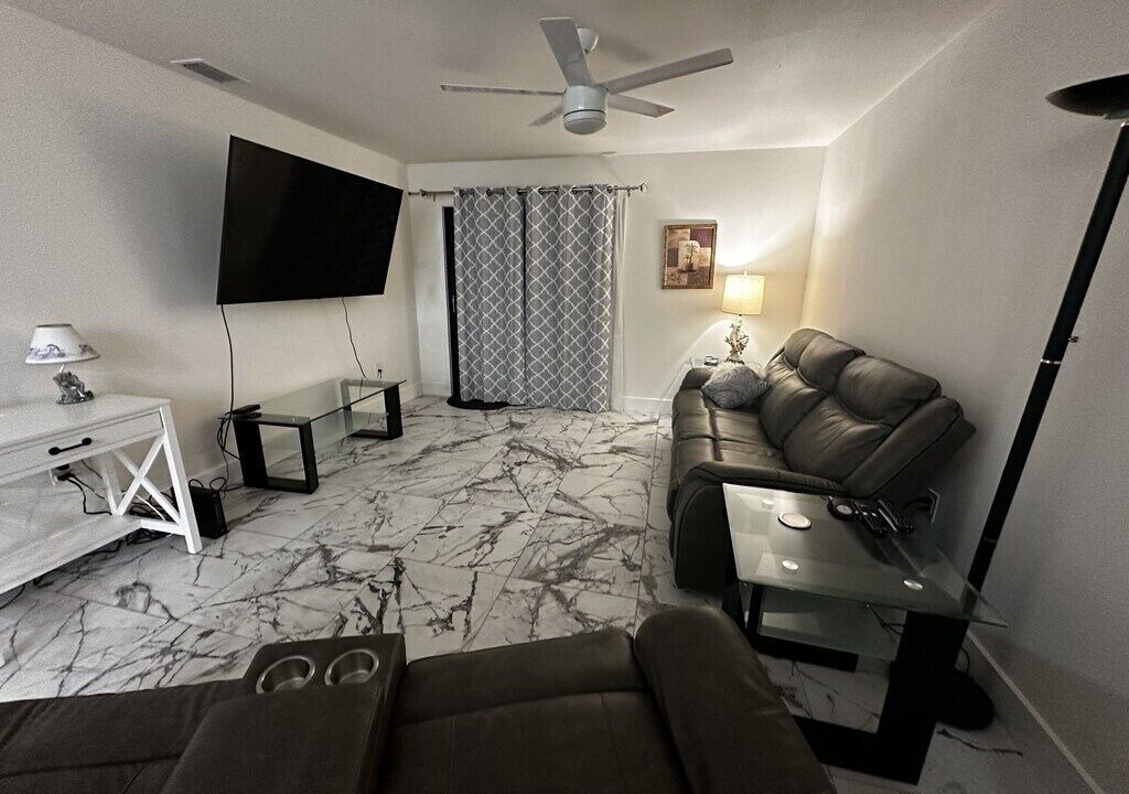 Photo of Livingroom in Oakland Hills