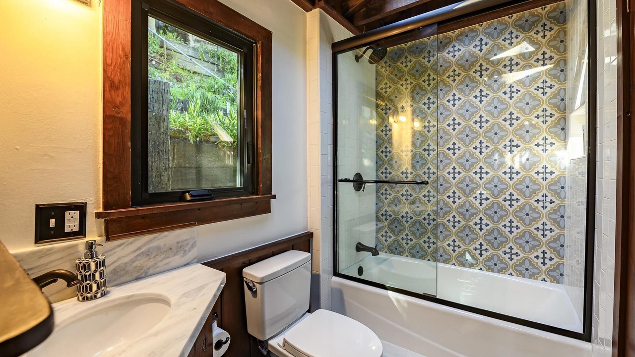 Photo of Bathroom in Hollywood Heights