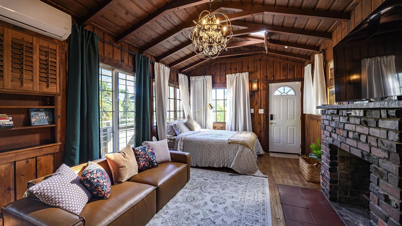 Photo of Bedroom in Hollywood Heights