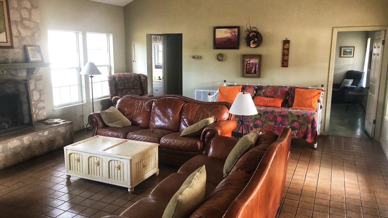 Photo of Livingroom in Vanderpool