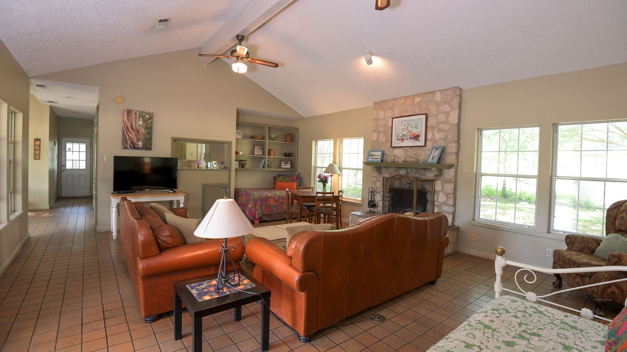 Photo of Livingroom in Vanderpool