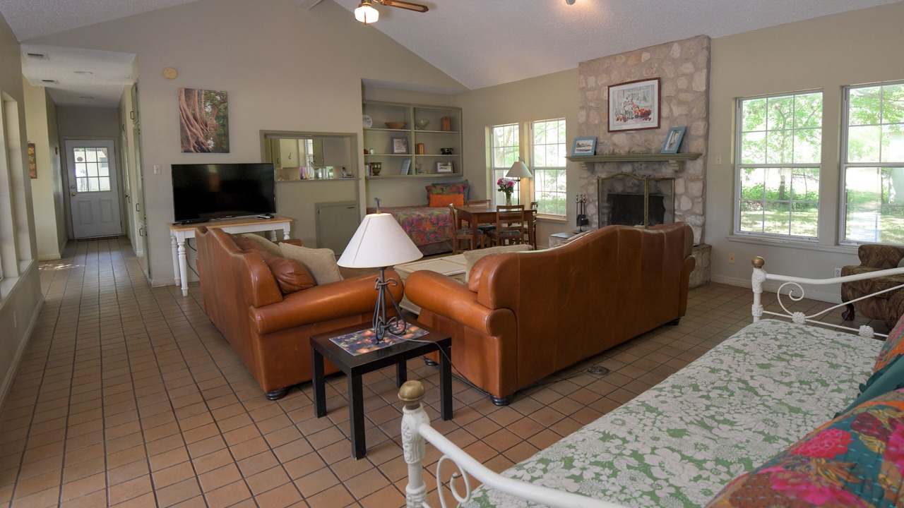 Photo of Livingroom in Vanderpool