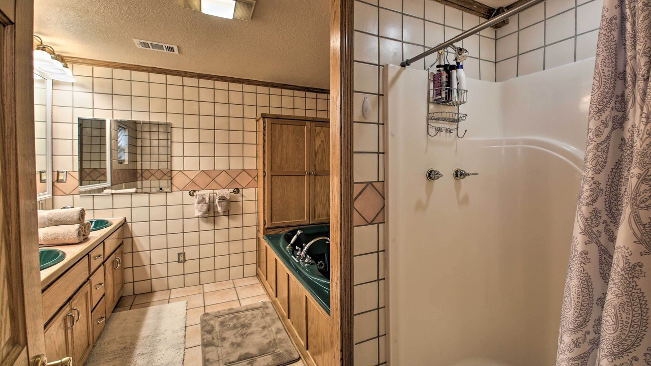 Photo of Bathroom in Lake Hamilton