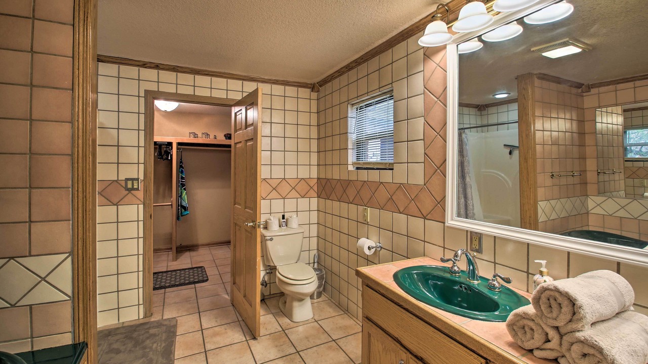 Photo of Bathroom in Lake Hamilton