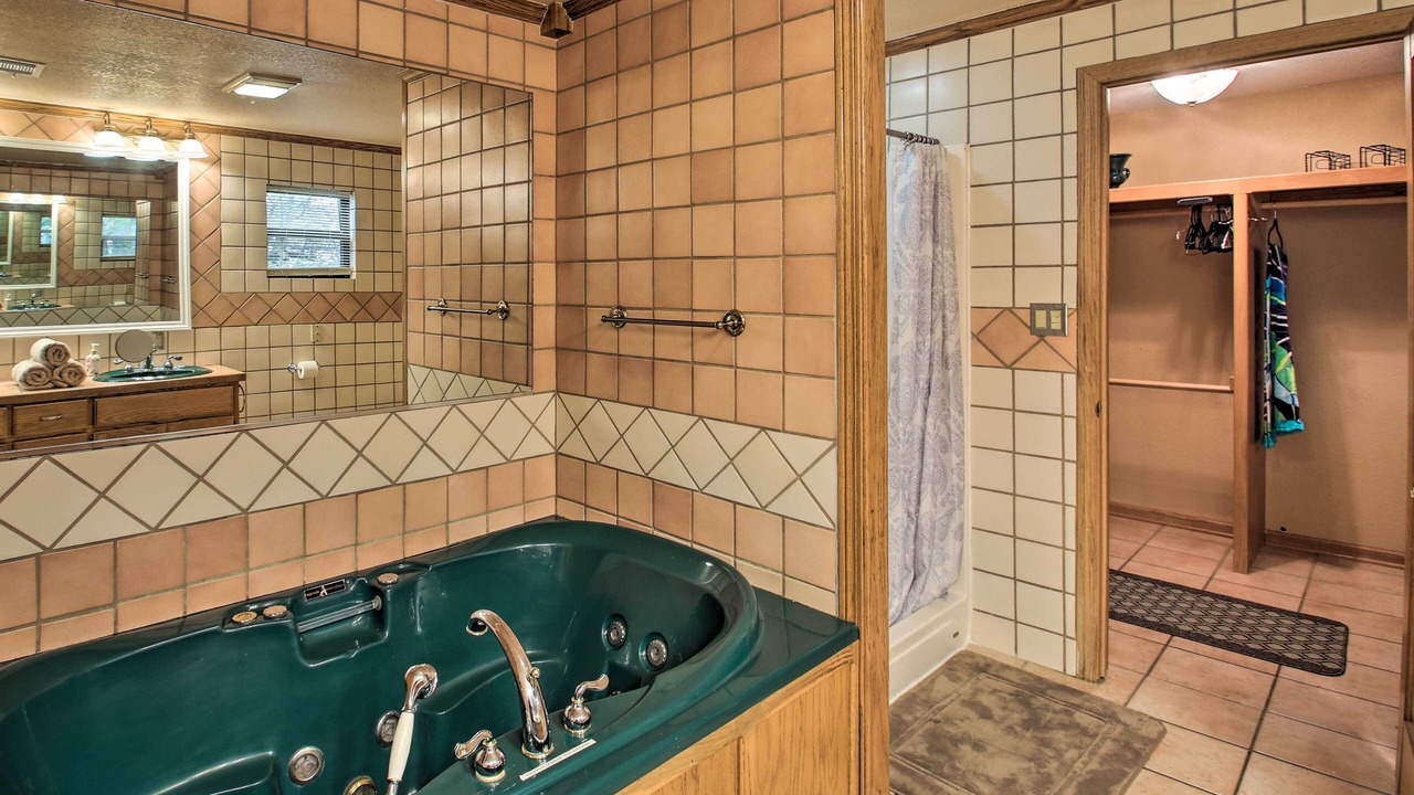 Photo of Bathroom in Lake Hamilton
