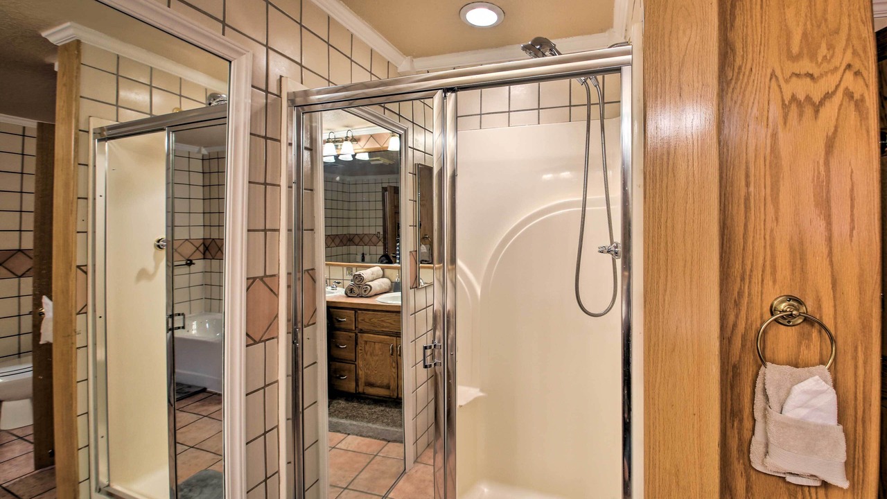 Photo of Bathroom in Lake Hamilton