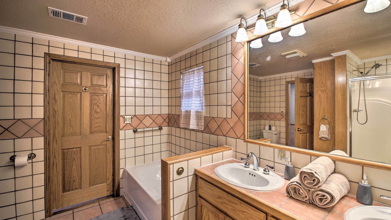 Photo of Bathroom in Lake Hamilton