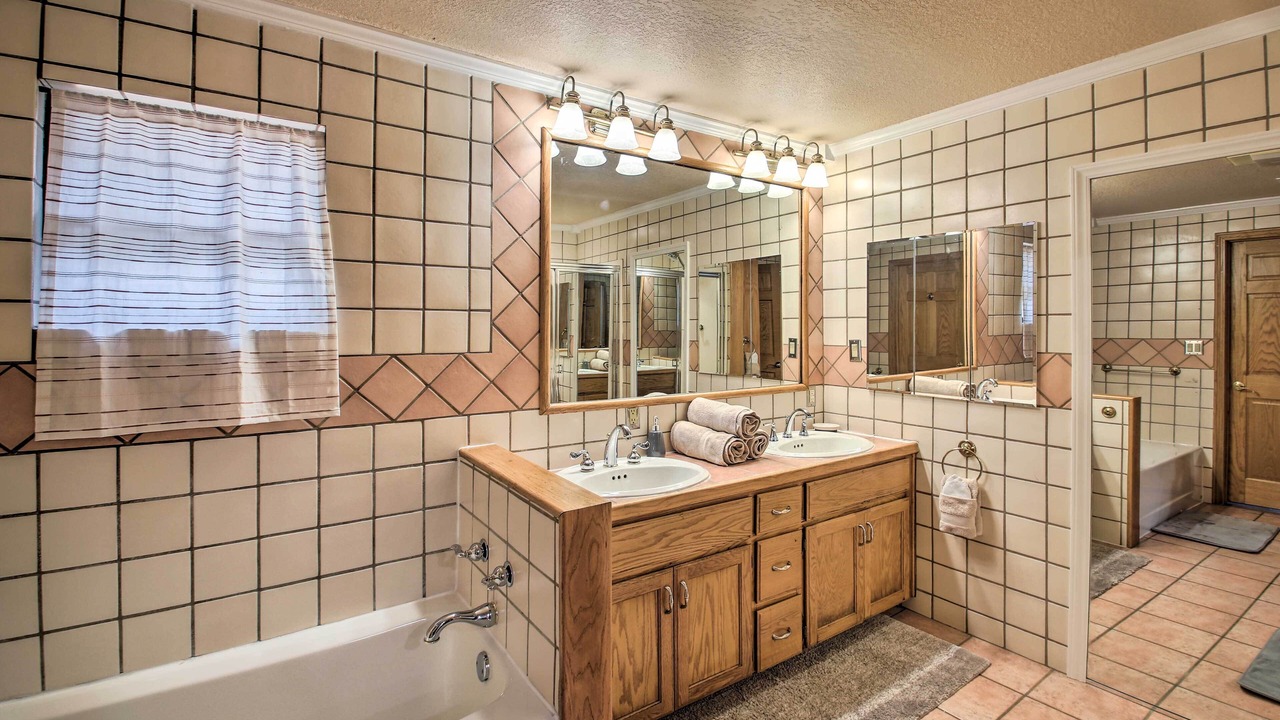 Photo of Bathroom in Lake Hamilton