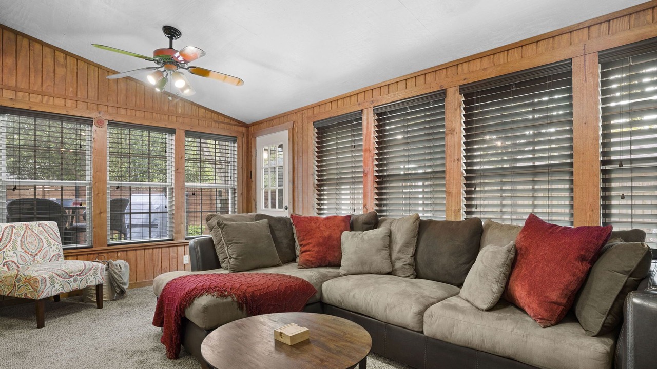 Photo of Livingroom in West Oak Hill