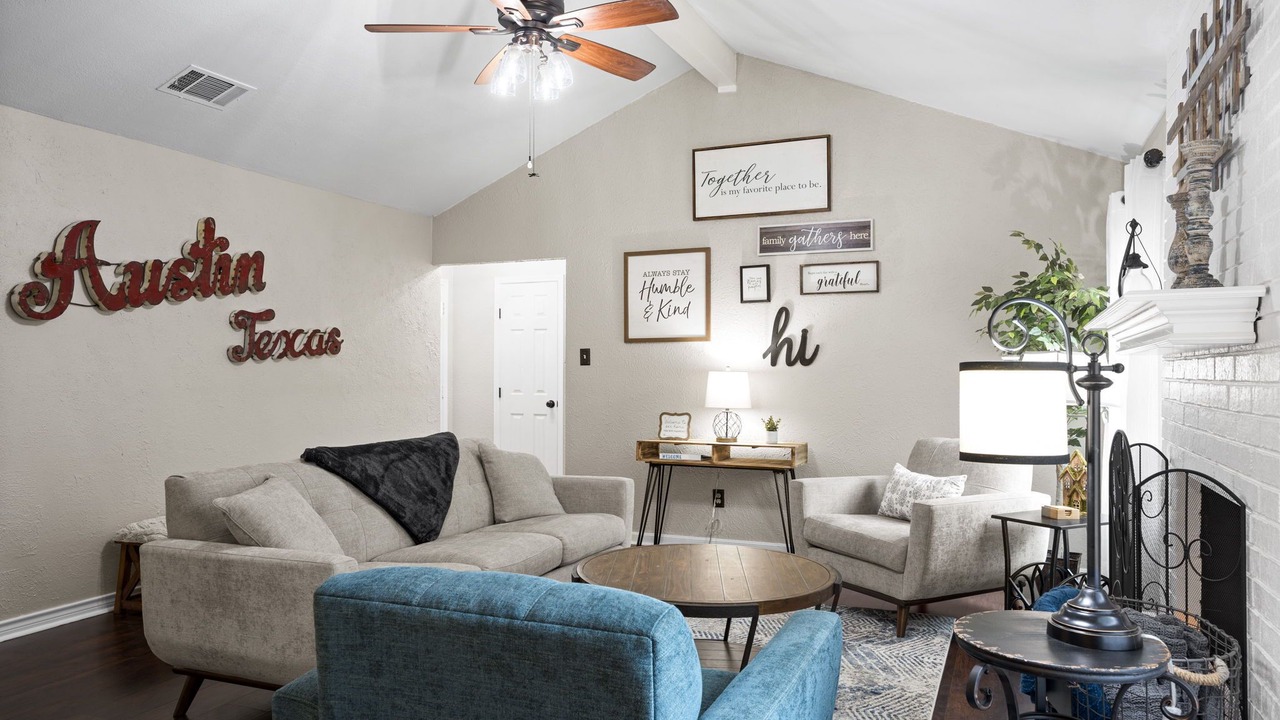 Photo of Livingroom in West Oak Hill