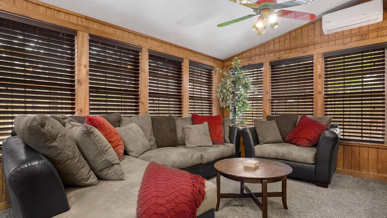 Photo of Livingroom in West Oak Hill